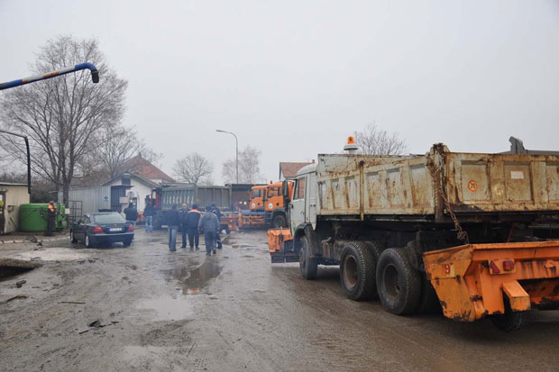 АГОНИЈА ЗРЕЊАНИНСКИХ ПУТАРА: Банкари донели стечај Војводина путу