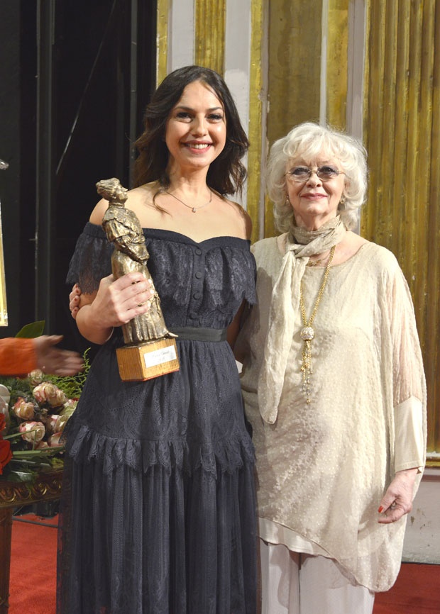 Милена уручила Жанку Наташи Нинковић, широк осмех и достојанство нису наговештавали крај (ВИДЕО)