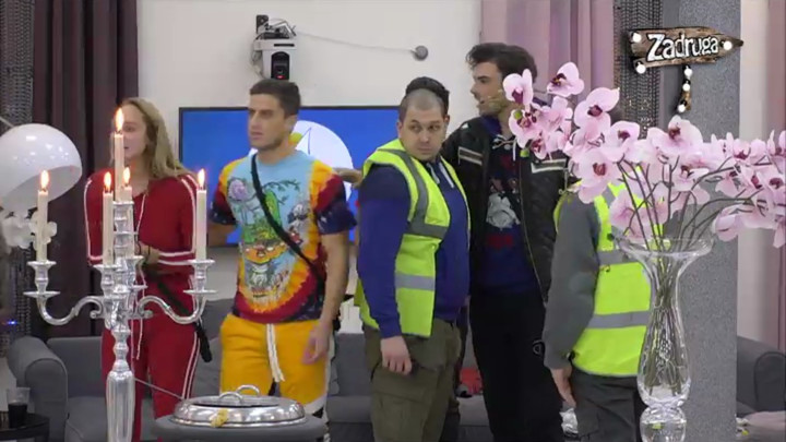 ДАВИД СЕ ПОТУКАО ЗБОГ ЛУНЕ! Добио ударац у главу, Александра ван себе, вриштање не престаје! (ВИДЕО)