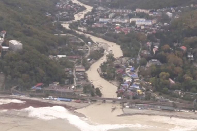 ПОПЛАВЕ У РУСИЈИ: Погинуло шест људи, више од 590 повређено (ВИДЕО)