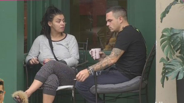 ДРЖИШ МЕ ОВДЕ КАО ПСА: Никад гора свађа, Зерина режала на избезумљеног Банета! Од њених урлика тресе се Задруга! (ВИДЕО)