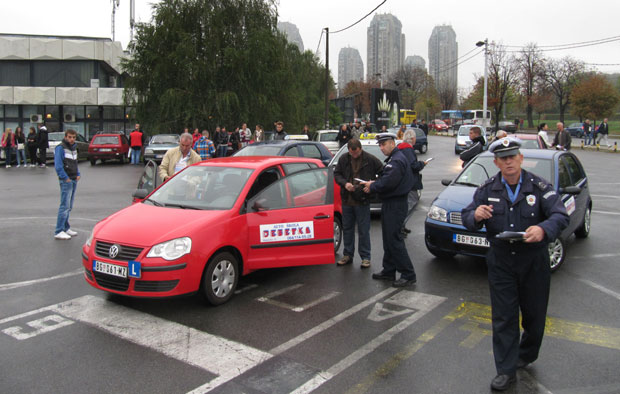 Полагање возачког чека се и пола године