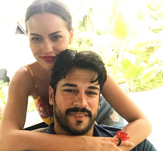 СРЕЋНИ И УЗБУЂЕНИ: Фахрије Евџен и Бурак Озчивит чекају прво дете