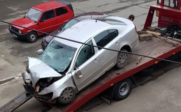 ПОСЛЕ УДЕСА НА ПУТУ СЛОВАЦ-УБ: Посланику Милићевићу угрожен живот