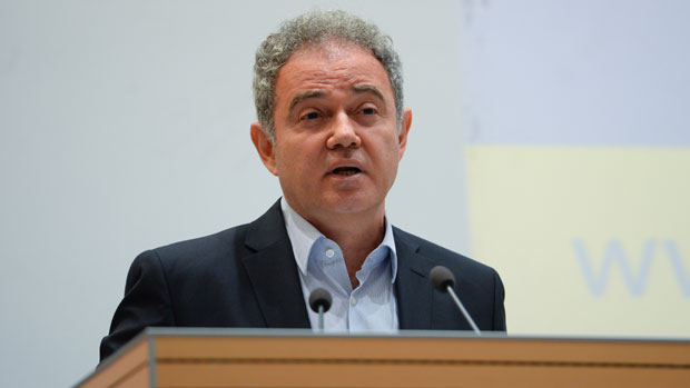 СНС: Лутовац лажима даје допринос Савезу за силовање и вешање