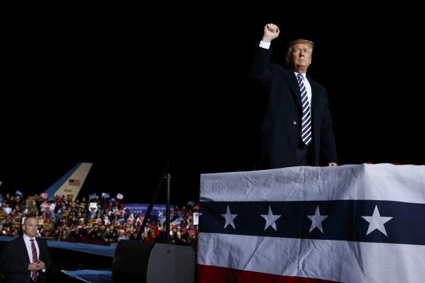 Трамп: Војници ће моћи да пуцају на мигранте ако их гађају каменицама