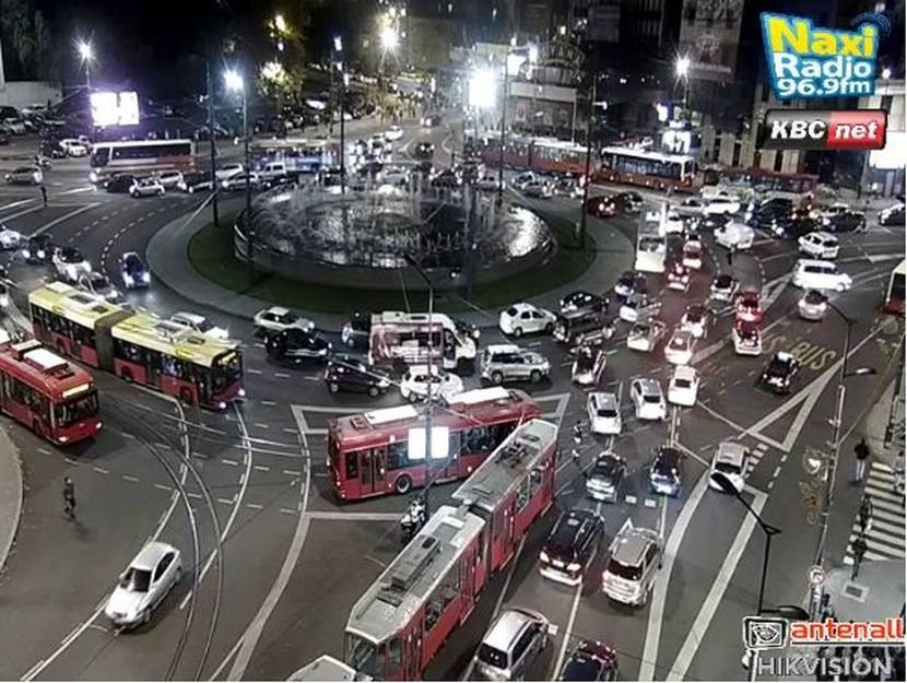 КОЛАПС У БЕОГРАДУ: Трамваји стоје дуж Немањине, Газела непроходна у правцу Новог Београда