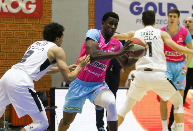 ТРИНКИЈЕРИ ПОДИГАО ЦРНО-БЕЛЕ: Италијан дебитовао, Партизан нанео први пораз Мега Бемаксу