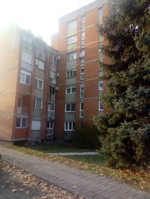 Младић скочио са зграде, мајци телефоном говорио нећу више код психијатара, јер једно кажу, а друго раде