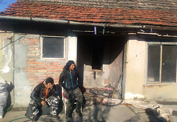 ТРАГЕДИЈА У СЕНТИ: Пламен свеће прогутао дете (ФОТО)