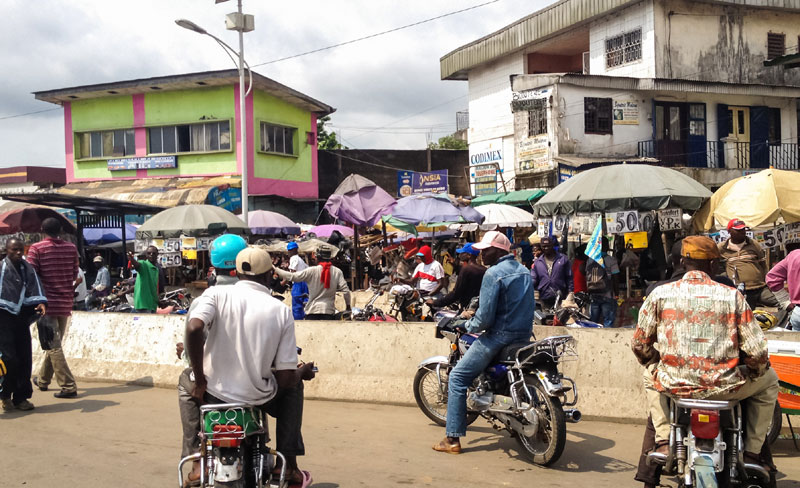 МАСОВНА ОТМИЦА У КАМЕРУНУ: Киднаповано 78-оро деце, отмичари сепаратисти