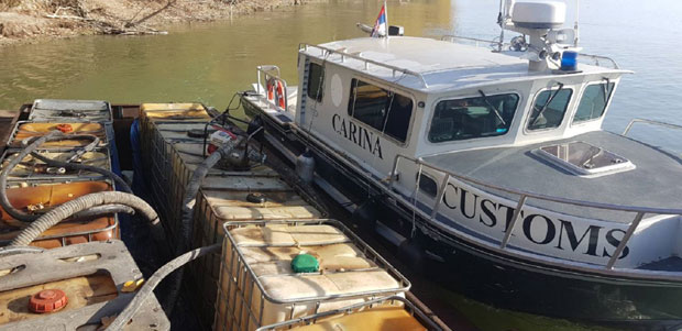 Заплењено 2.400 литара нафте, шверцери побегли