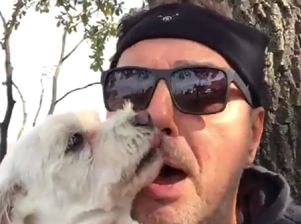 Како је Кеба са љубимцем најавио концерт