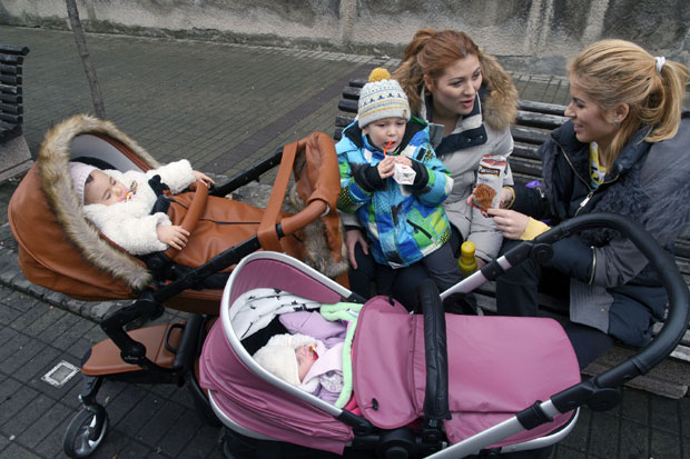 ПОМОЋ И ЗА ДЕЧЈУ СОБУ: За незапослене мајке са троје и више деце по 15.000 месечно