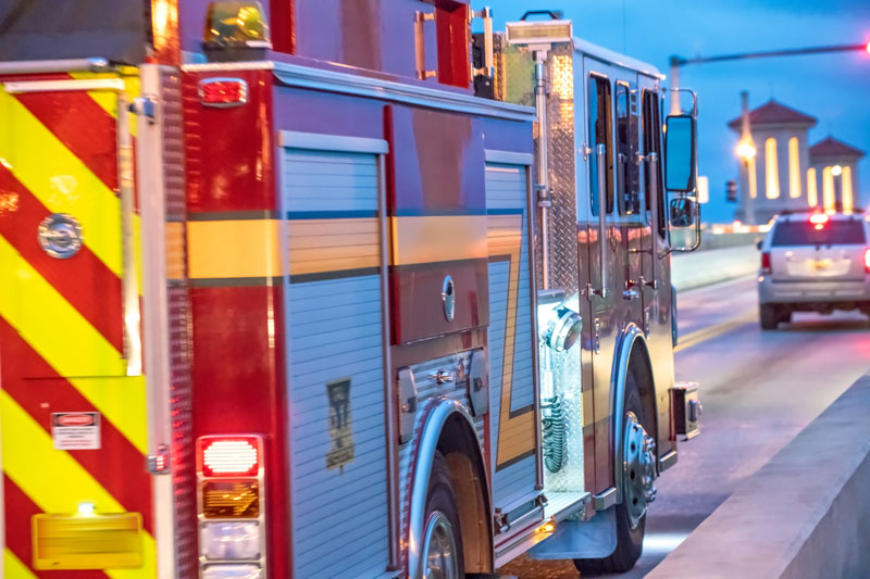 Ватрогасна кола из градића у Велсу у јуришу стижу до Србије