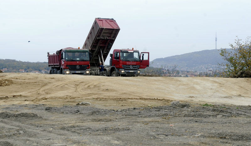БАХАТО: Направили депонију у Миљаковачкој шуми
