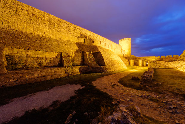 УЖАС У ЦЕНТРУ БЕОГРАДА: Извршио самоубиство на Калемегдану