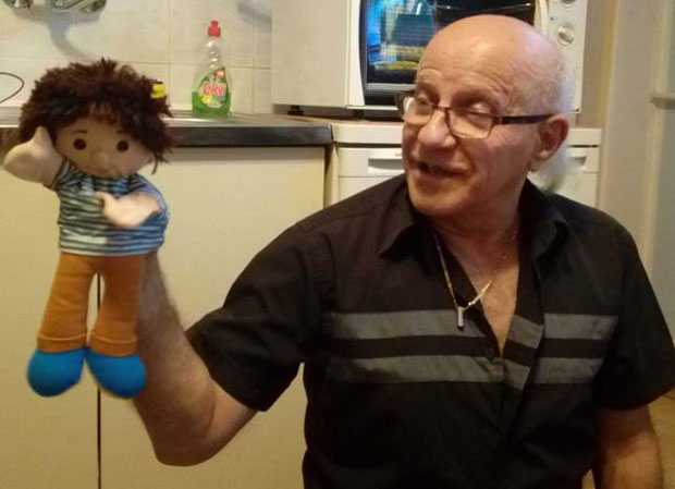 Васпитач у пензији и Весељко забављају најмлађе