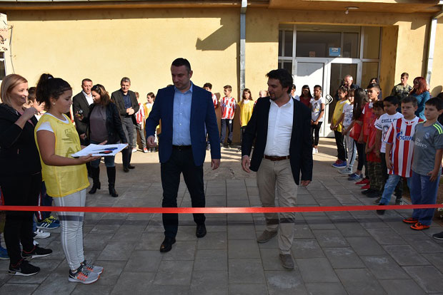 У оквиру школе у Лапљем селу код Грачанице отворена спортска сала