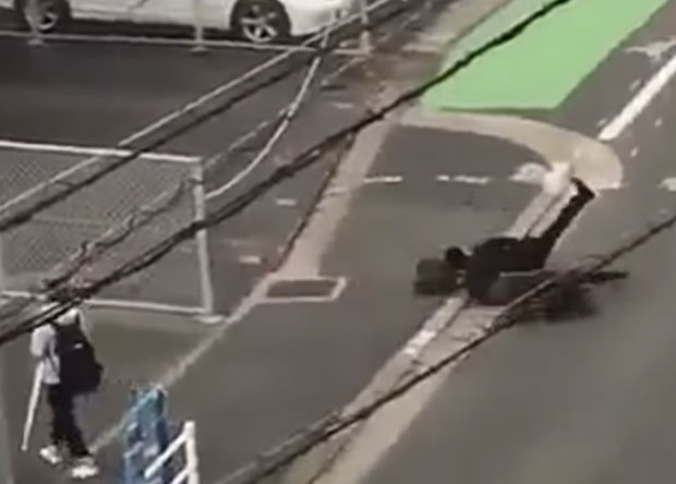 ПОГЛЕДАЈТЕ: Вепар “покосио” човека усред града, борба се наставља на тлу (ВИДЕО)