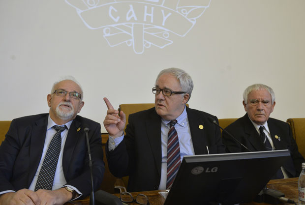 Костић понудио оставку, академици подржавају председника