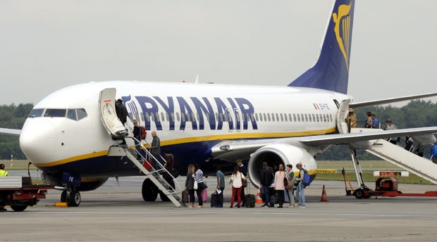 НЕСВАКИДАШЊА СЦЕНА НА АЕРОДРОМУ БОРДОА: Француске власти заплениле авион Рајанера уочи полетања