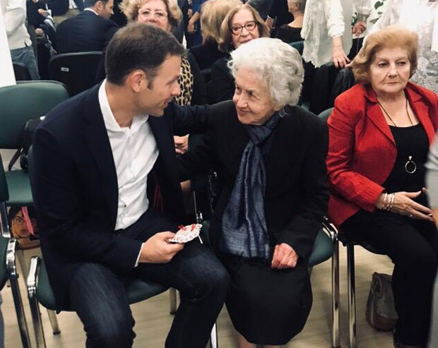 ШПИЈУНКА: Фале му колачи