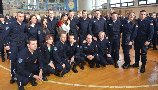 ДА СЕ ОСЕТЕ КАО ЕЛИТА ДРУШТВА: Промовисани дипломци Криминалистичко-полицијске академије