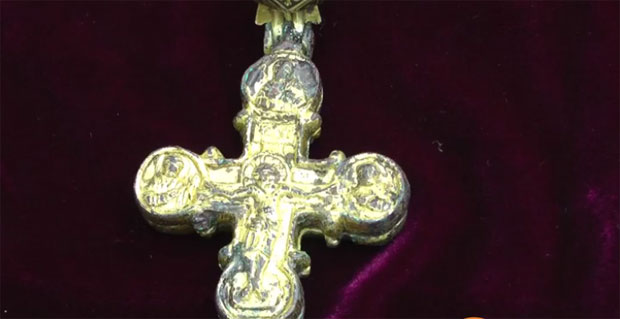 ЈЕДИНСТВЕНО ОТКРИЋЕ: Бугарски археолози пронашли редак златни крст (ВИДЕО)
