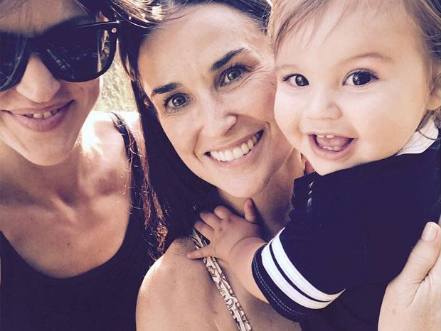 Деми Мур у вези са Српкињом, заједно подижу њено дете