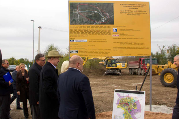 Зрењанин: Врпцу пресекли, а радника нема