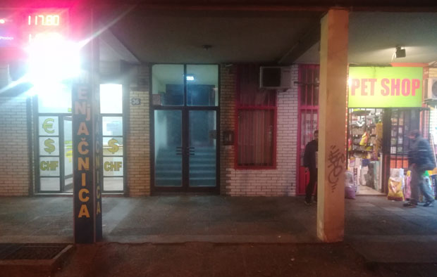 УЖАС НА ЗВЕЗДАРИ: Разбојник опљачкао пролазницу, она од шока преминула