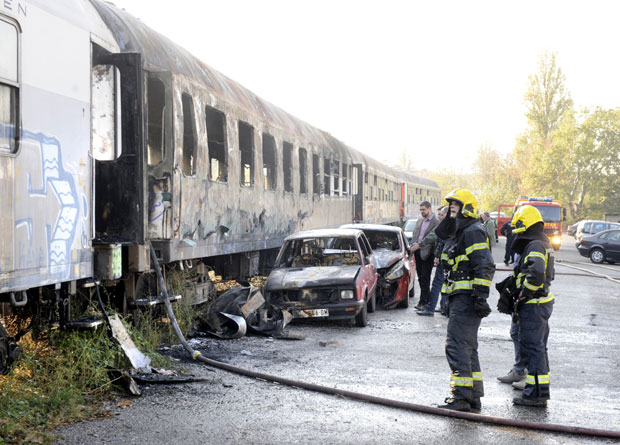 Ватра прогутала и аутомобиле