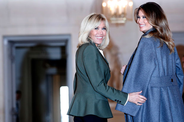 СУСРЕТ БОГИЊА СТИЛА: У модном окршају првих дама Америке и Француске, Брижит однела победу (ФОТО)