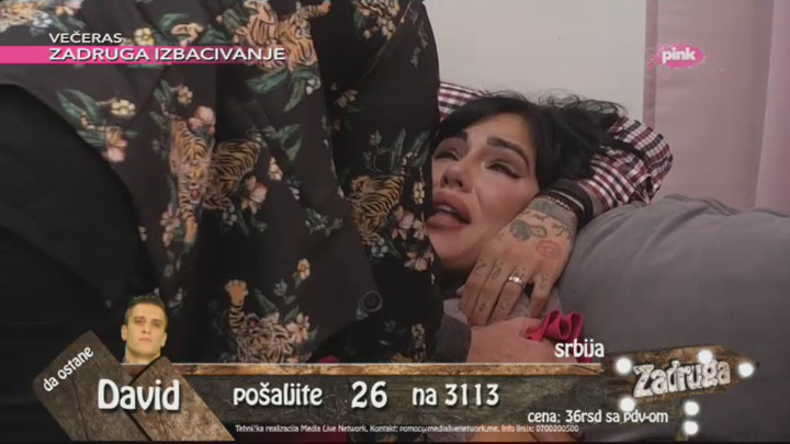 ХАОС У ЗАДРУЗИ: Александра бацала столице, пала на под, почела да се тресе, Ивана Врбашки и рођени отац јој се смејали! (ВИДЕО)