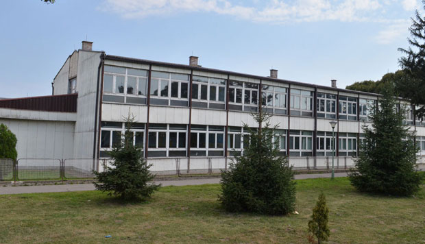 Руше школу у Владимировцу