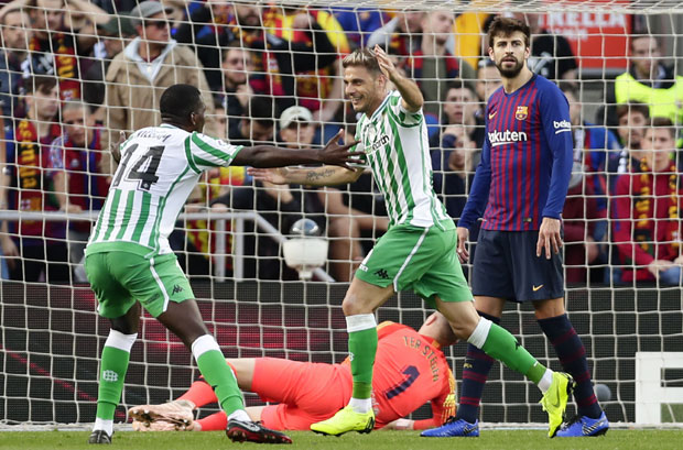 ШОК НА КАМП НОУ: Голеада и четири комада у мрежи Барсе за славље Бетиса