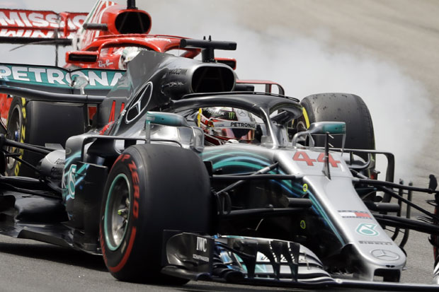 МЕРЦЕДЕСУ ТИТУЛА: Хамилтон искористио инцидент Окона и Ферштапена за тријумф у трци за ВН Бразила