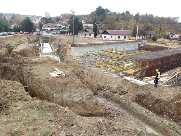 Расте мост преко Топчидерске реке