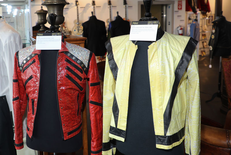 Јакна Мајкла Џексона продата за скоро 300.000 долара