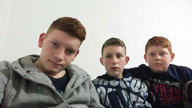 ТРОЈИЦА ДЕЧАКА У ГРАЧАНИЦИ ЖИВЕ БЕЗ РОДИТЕЉА: Ближи се зима, дрва још нисмо набавили