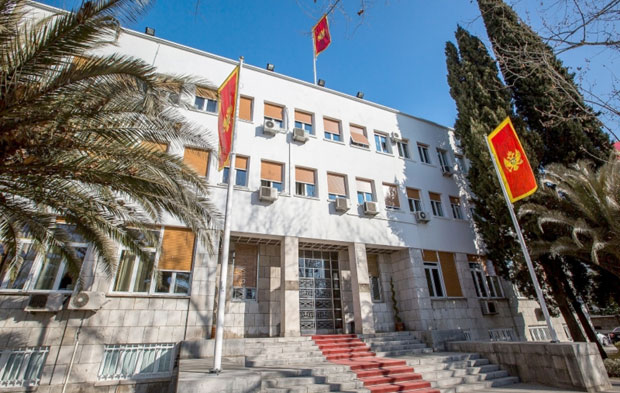 Мандић и Кнежевић враћени са аеродрома пошто су покушали да путују без пасоша