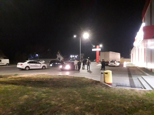 У НОВОМ САДУ ТЕШКО РАЊЕН МЛАДИЋ: Упуцан у десну потколеницу (ФОТО)