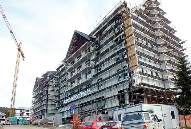 НЕИМАРИМА ТЕСНО НА КОПАОНИКУ: Ко, заправо, завршава Шеикову вилу од осам спратова?