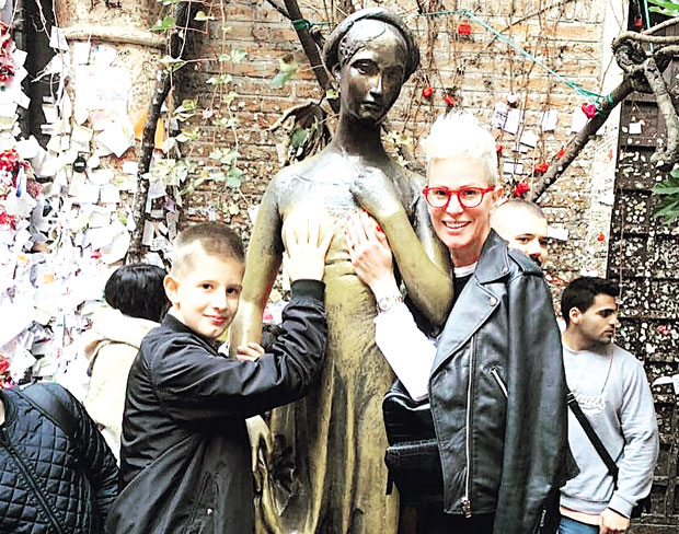 ПОСЕТА ВЕРОНИ: Тијана код Јулије