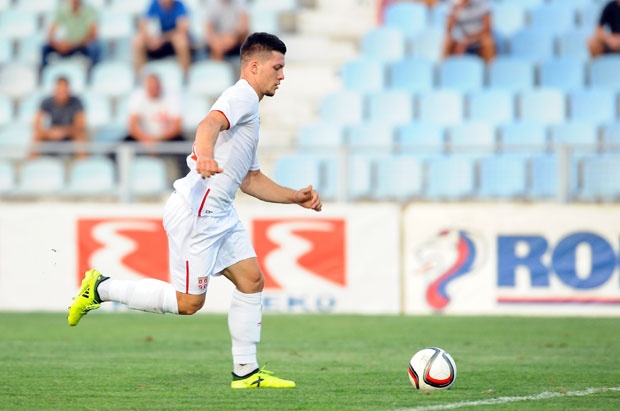 НЕКА МЕ ЈУРИ ЛЕВАНДОВСКИ: Јовић сјајним играма и бројним головима у Ајнтрахту најавио блиставу фудбалску будућност