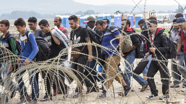 АУСТРИЈА ЧУВА ГРАНИЦЕ: Преко 10.000 миграната напустило земљу