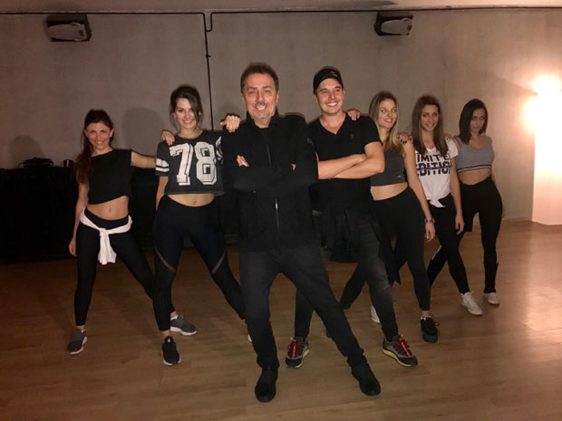 Кеба спрема кореографије за концерт (ФОТО)