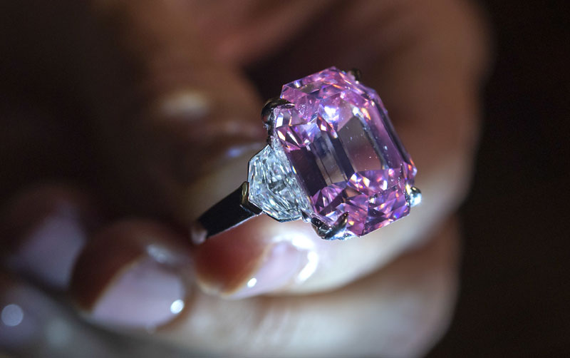 Ружичасти дијамант продат за више од 50 милиона долара