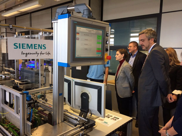 Брнабић: Србији треба шест тренинг центара попут Сименсовог